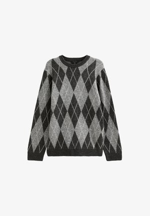 Maglione grigio a rombi con scollatura rotonda, maniche lunghe e lavorazione a maglia testurizzata. Il motivo include diamanti scuri e chiari alternati.