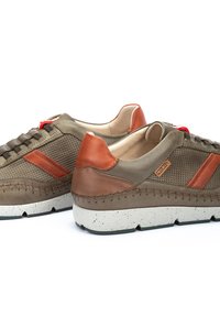 Pikolinos Sneaker low - pickle