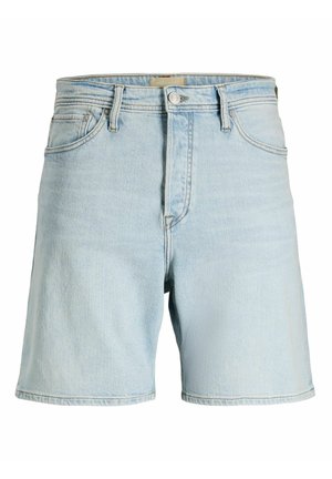 Hellblaue Jeansshorts mit vorderem Knopf, Reißverschluss, Gürtelschlaufen und zwei vorderen Taschen, präsentiert vor weißem Hintergrund.