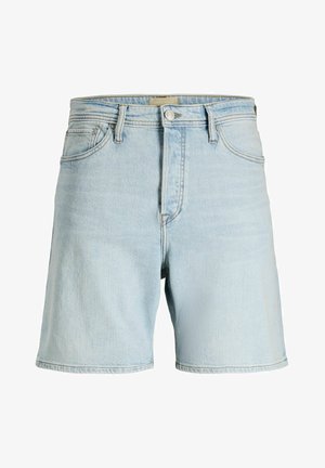 Hellblaue Jeansshorts mit vorderem Knopf, Reißverschluss, Gürtelschlaufen und zwei vorderen Taschen, präsentiert vor weißem Hintergrund.