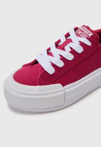 Converse CRUISE UNISEX - Αθλητικά παπούτσια - sporty berry/white