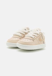 Nike Sportswear FORCE 1 CRIB UNISEX - Pirmieji vaiko batukai - sanddrift/pale ivory/sail/dark raisin