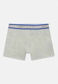 Szürke boxer alsónadrág kék és szürke, "JACK & JONES" felirattal ellátott, fehér színű elasztikus derékpánttal. Puha anyag, sima textúrával.