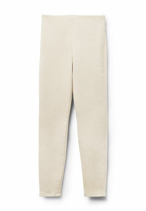 Beige Leggings aus weichem Stoff, mit nahtlosem Design, schmaler Passform und genähten Säumen. Keine sichtbaren Taschen oder metallischen Details.