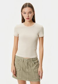 Koton SLIM FIT SHORT SLEEVE CREW NECK  - T-shirts basic - beige