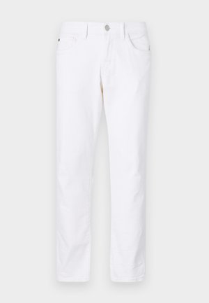 Jeans en coton blancs avec un design à jambe droite, dotés d'une fermeture à bouton, de cinq poches et de détails de couture subtils.