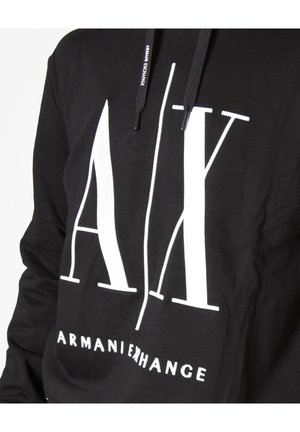 Felpa con cappuccio nera in cotone, caratterizzata da grandi scritte bianche "AX" e "ARMANI EXCHANGE" stampate sulla parte anteriore. Coulisse regolabile.