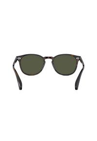 Occhiali da sole tortoise marrone con lenti verdi, forma rettangolare, texture liscia, dettagli in metallo vicino alle cerniere e aste nere eleganti.