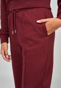 SIKSILK Pantaloni sportivi - red