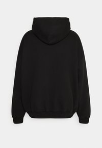 Felpa nera con cappuccio, vestibilità over-size, tessuto morbido, polsini e orlo a coste, design senza cuciture, senza loghi o decorazioni visibili.