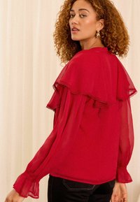 Love & Roses CAPELET NOTCH NECK LONG SLEEVE - Užsagstoma palaidinė - red