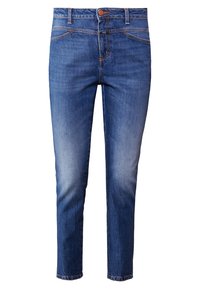 Jeans ajustados en denim azul oscuro, con un lavado desgastado, diseño clásico de cinco bolsillos, cierre de botón de latón y sutiles acentos de costura.