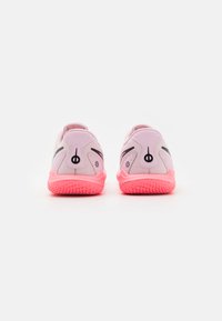 Nike Performance LEGEND 10 ACADEMY  - Botines de fútbol sala - pink foam/black