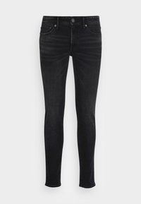 Jeans slim-fit em denim preto com uma textura suave, fecho de botão e design de cinco bolsos; desbotamento subtil ao longo das coxas para um detalhe adicional.