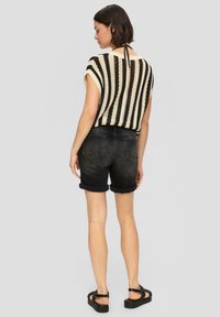 s.Oliver BERMUDA SLIM FIT MID RISE - Jeansshort - graphit