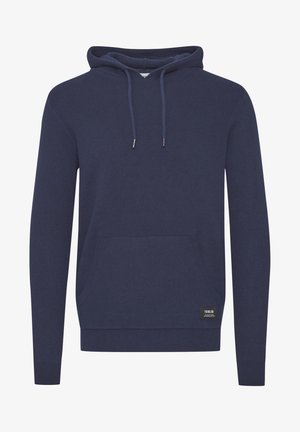 Sudadera de color azul marino hecha de tejido suave, con un bolsillo tipo canguro, puños de canalé, cordones ajustables y una pequeña etiqueta de la marca en el dobladillo.