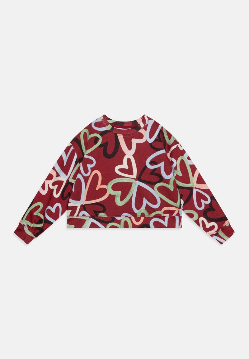 Sweat-shirt rouge à manches longues avec des motifs de cœurs multicouleurs superposés en vert, bleu, rose et noir sur fond blanc.
