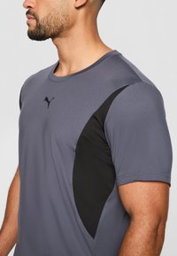 Puma CLOUDSPUN - Camiseta deportiva - galactic gray/black