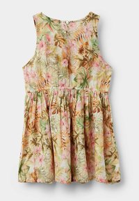 Robe sans manches à motif floral dans des teintes de rose pastel, vert et marron, avec une taille froncée et une fermeture à boutons au dos.