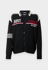 Čierny kardigán s gombíkovým zapínaním, biele a červené pletené detaily a kontrastné pruhy na rukávoch. Obsahuje textový dizajn "JUST CAVALLI MILANO".