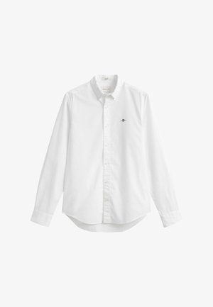 Wit overhemd met lange mouwen, knopen aan de voorkant, een kraag en een klein geborduurd logo op de linkerborst.