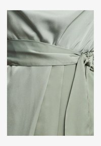 Vybrané, sage green