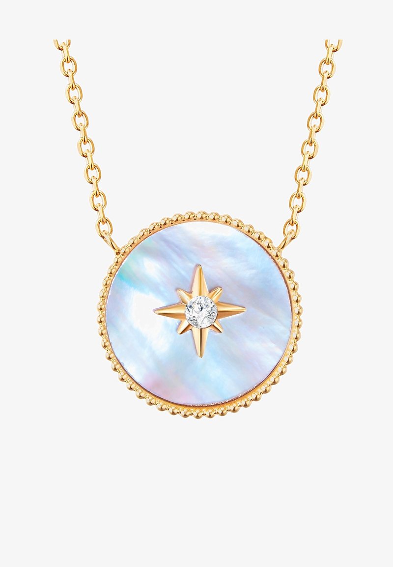 Gouden ketting met een ronde iriserende hanger met een centrale diamant en stervormige accenten, omringd door een gekettelde rand.