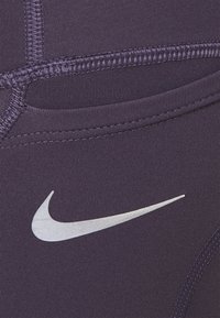 Nike Performance FAST - Leggings de corrida - dark raisin/silver
