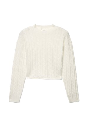 Maglione corto bianco lavorato a maglia con motivo a trecce, maniche lunghe, polsini a costine e scollo rotondo, steso su sfondo bianco.