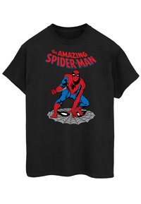 Camiseta negra con un Spider-Man de dibujos animados en rojo y azul, con el texto "El Hombre Araña Asombroso" arriba en letras rojas y azules.