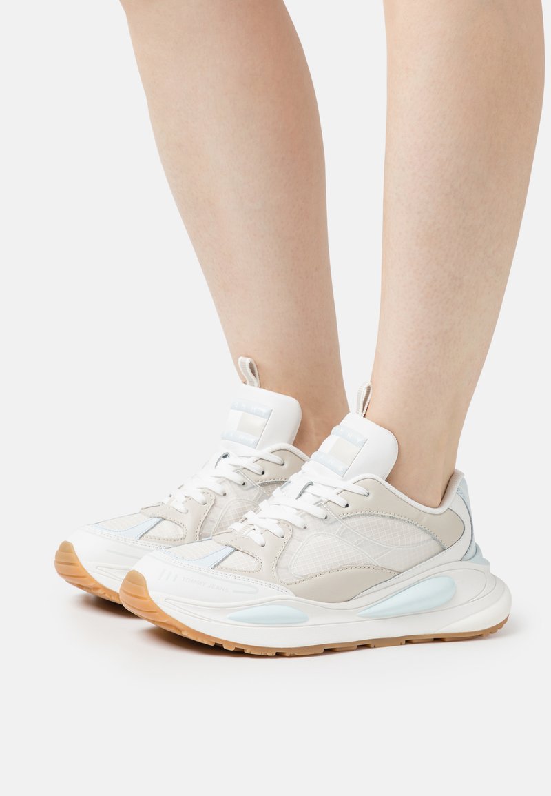 Tommy Jeans FASHION RUNNER Trainers bleached stone/shimmering blue