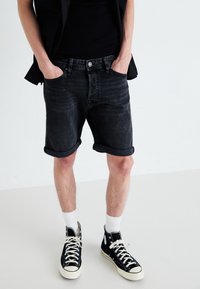 Jack & Jones JJICHRIS JJORIGINAL - Džinsa auduma šorti - black denim