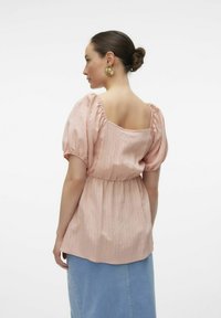 MAMALICIOUS Bluse - peach melba