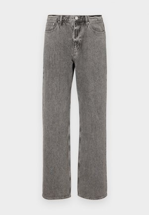 Grå denimjeans med rette ben, fem lommer og knappelukking i midjen. Subtilt slitte detaljer gjennom hele.