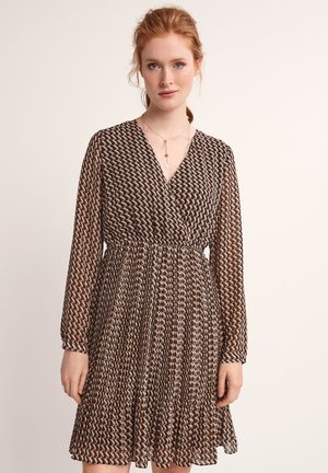 Comma Kleider Online Entdecke Dein Neues Kleid Zalando 