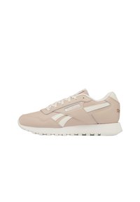 Beige Sport-Schuh mit einem glatten Leder-Obermaterial, weißen Akzenten, runder Zehenpartie und einer weißen Gummisohle. Verfügt über ein klassisches Schnürdesign und Branding.
