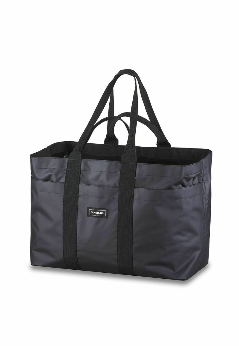 Grande borsa tote nera realizzata in materiale resistente e impermeabile, dotata di due manici superiori e tasche esterne per un facile accesso.