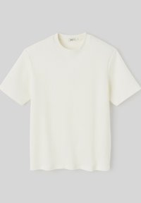 T-shirt blanc à manches courtes et col rond, avec un ourlet droit. Texture douce ; design minimaliste, adapté à un style décontracté.