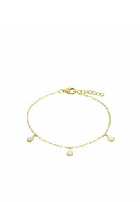 Pulsera de cadena en tono dorado con tres acentos en forma de lágrima blancos. Presenta un cierre de langosta y longitud ajustable con cadena de extensión.