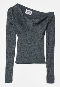 Γκρι ριγέ πλεχτό τοπ με μακριά μανίκια, που διαθέτει ασύμμετρο σχεδιασμό χωρίς ώμο και ευθεία τελείωση. Η ετικέτα αναγράφει "Moschino Jeans."