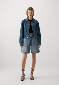 G-STAR HIGH BERMUDA CLEAN EDGE - Denimové šortky - sun faded paradiso blue