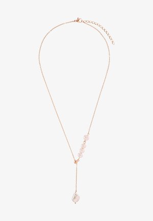 Collana in oro rosa con una catena che presenta cinque perle bianche lisce e un singolo pendente a perla più grande, creando un design delicato e lineare.