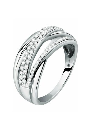 Silberring mit zwei ineinander verschlungenen Bändern, wobei eines mit kleinen klaren Steinen verziert ist. Das moderne, schlanke Design hat ein poliertes Finish.