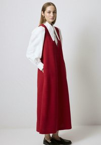 Touché Privé Džemperkleita - burgundy