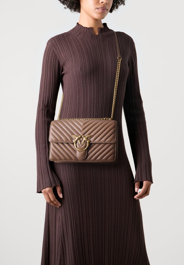 LOVE ONE CLASSIC - Umhängetasche