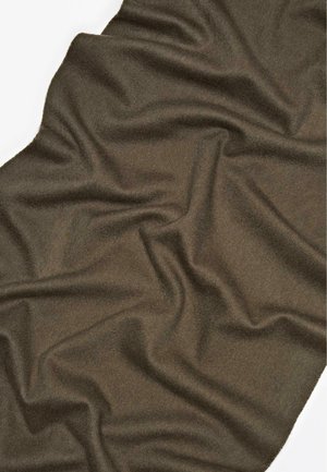 Tissu brun foncé au toucher doux et lisse, drapé pour montrer des plis et des rides, mettant en évidence une apparence lourde et chaleureuse.