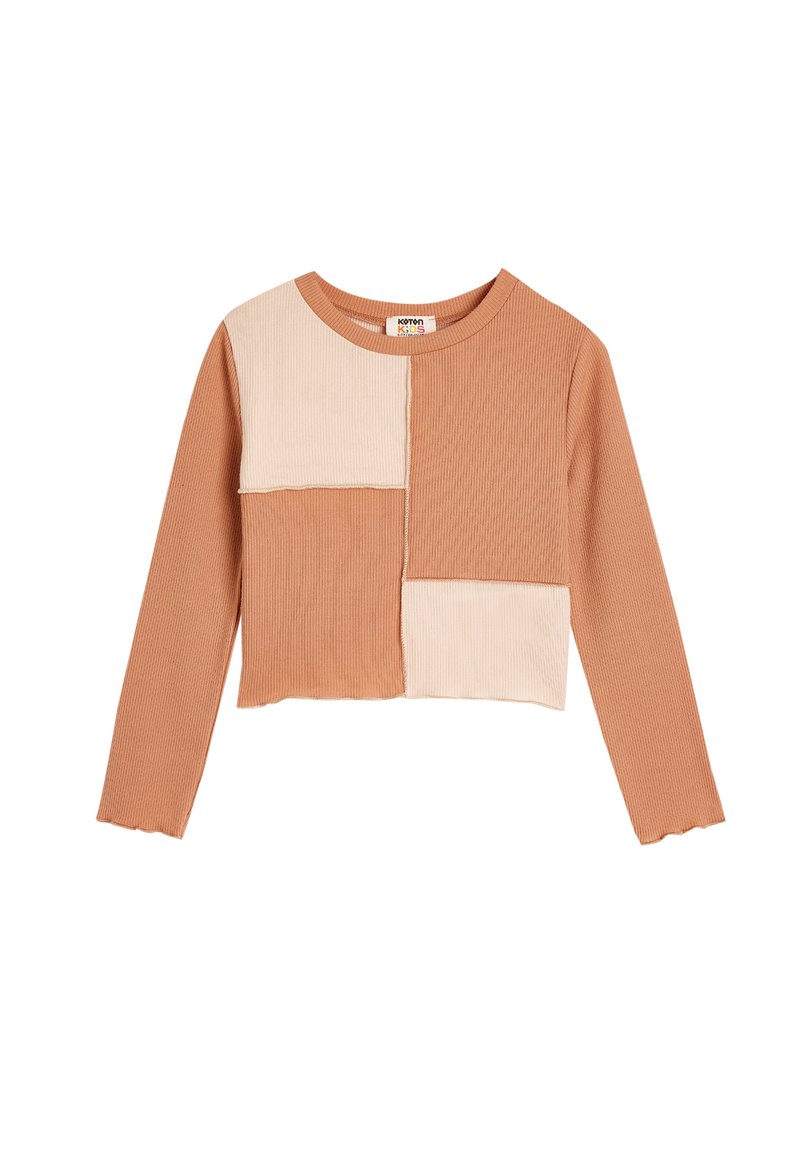 Geribbelde, geknipte lange mouwtop met een patchworkontwerp in warme beige- en lichtcrème kleuren en een geschulpte zoomafwerking.