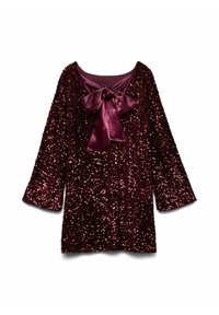 Bordeaux jurk bedekt met pailletten, met een brede halslijn en een grote satijnen strik op de rug. Lange mouwen eindigen in een uitlopende vorm.