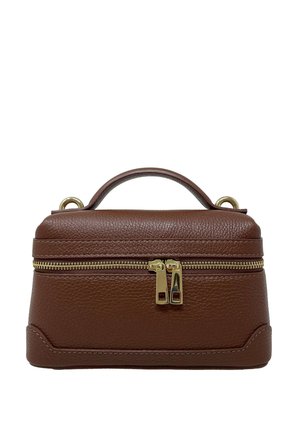Borsa a mano in pelle marrone con finitura testurizzata, componenti in metallo dorato, chiusura a doppia cerniera e una maniglia corta per il trasporto.