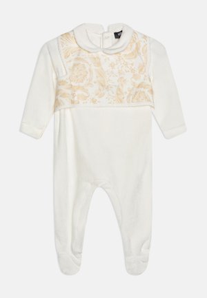 Fehér csecsemő body, puha anyagból készült, bézs mintás betéttel a mellrészen és kerek nyakkivágással. Hosszú ujjú, lábfej takaróval.